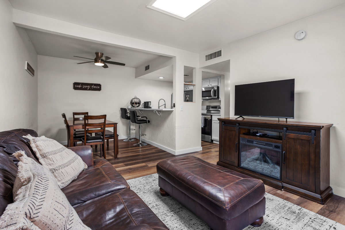 Newly Remodeled 2 Bedroom Unit Close to Everything