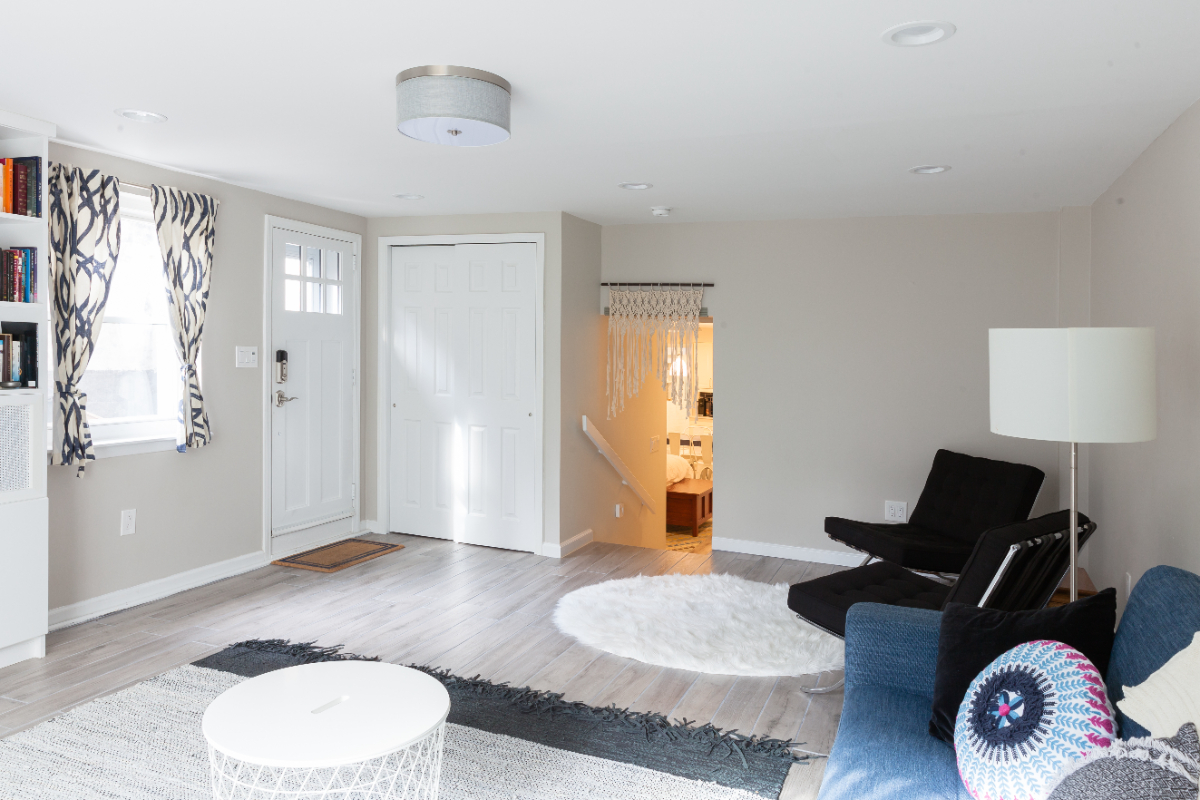 Spacious Garden Apartment w Private Entrance, Bath, and Kitchenette - Photo 2