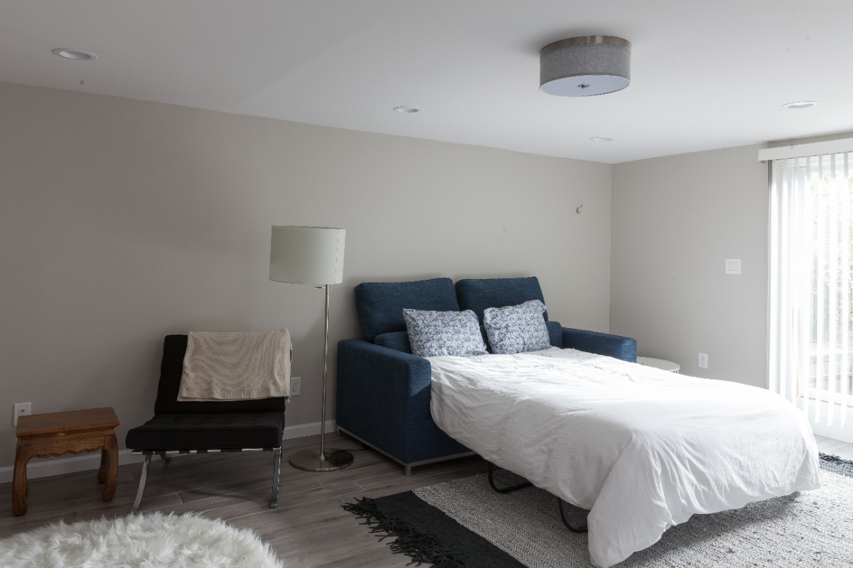 Spacious Garden Apartment w Private Entrance, Bath, and Kitchenette - Photo 4