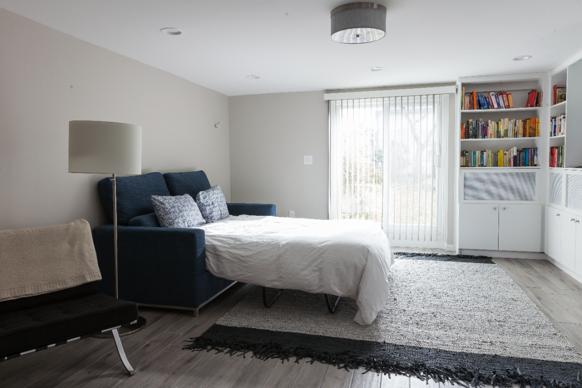 Spacious Garden Apartment w Private Entrance, Bath, and Kitchenette - Photo 5