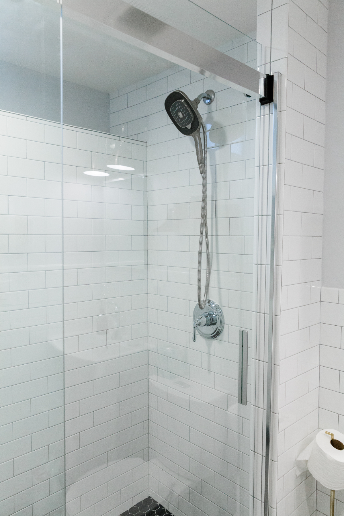 Spacious Garden Apartment w Private Entrance, Bath, and Kitchenette - Photo 9