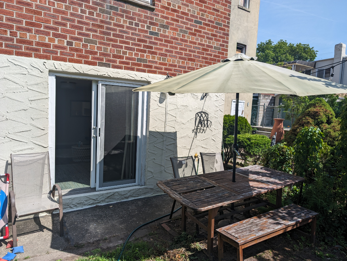 Spacious Garden Apartment w Private Entrance, Bath, and Kitchenette - Photo 11