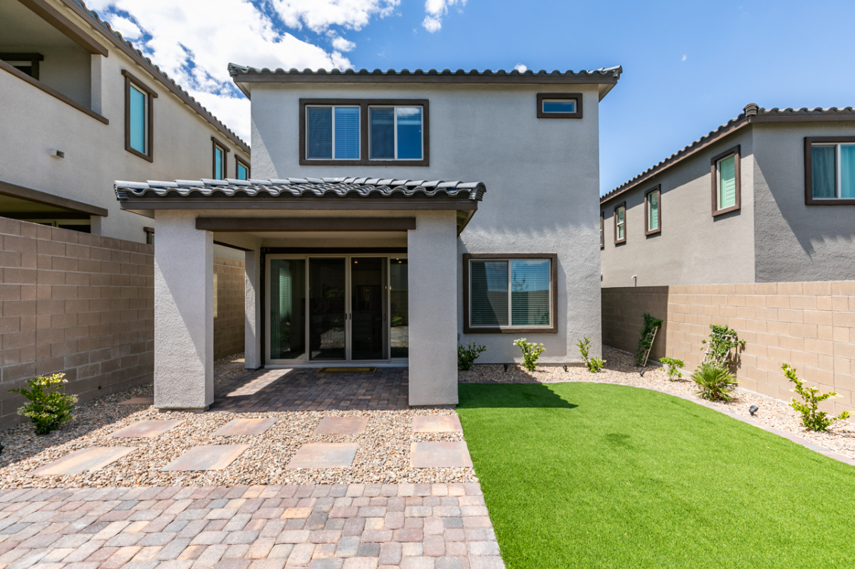 Discover Luxury Living in Summerlin West - Charming 3-Bed, 2.5-Bath Home with Top Amenities Await in - Photo 9