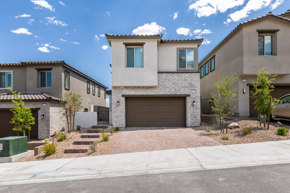 Discover Luxury Living in Summerlin West - Charming 3-Bed, 2.5-Bath Home with Top Amenities Await in - Photo 4