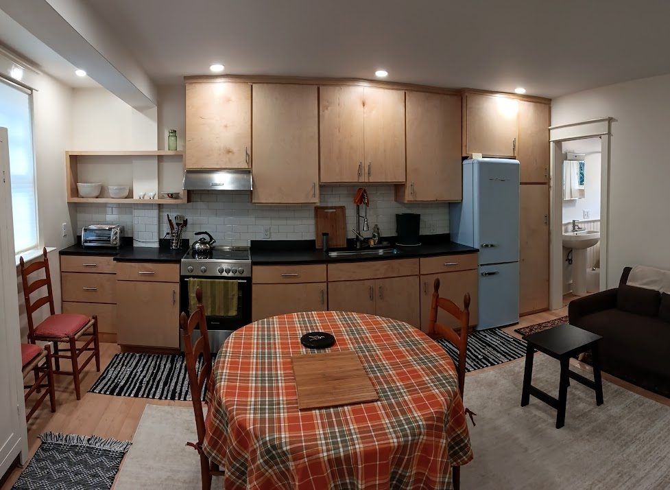 Enchanting Brattleboro Cottage Oasis - Serenity Meets Convenience - Photo 4