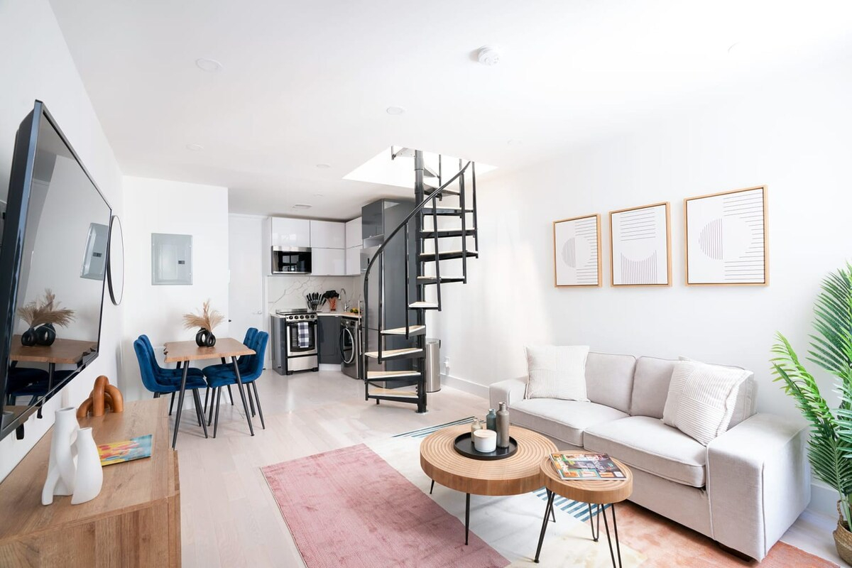 new 2BR Duplex with a private outdoor UES (819771)