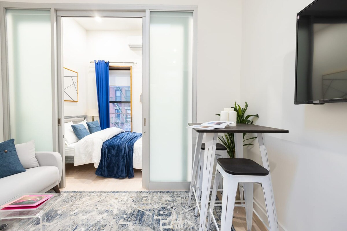 New Modern 1BR W&D Walk to Central Park (819660)