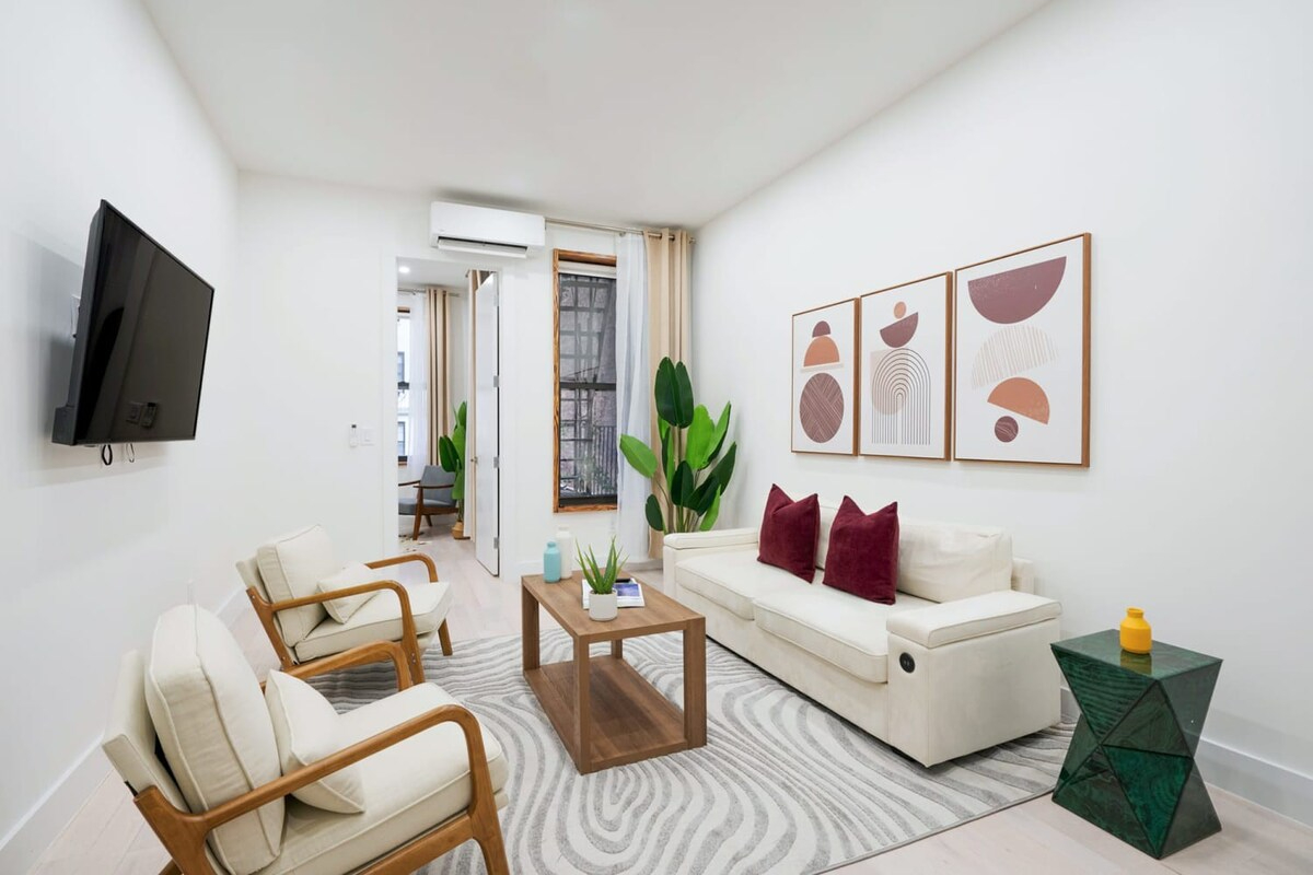 New 2BR Duplex W/D Private Backyard (819655)