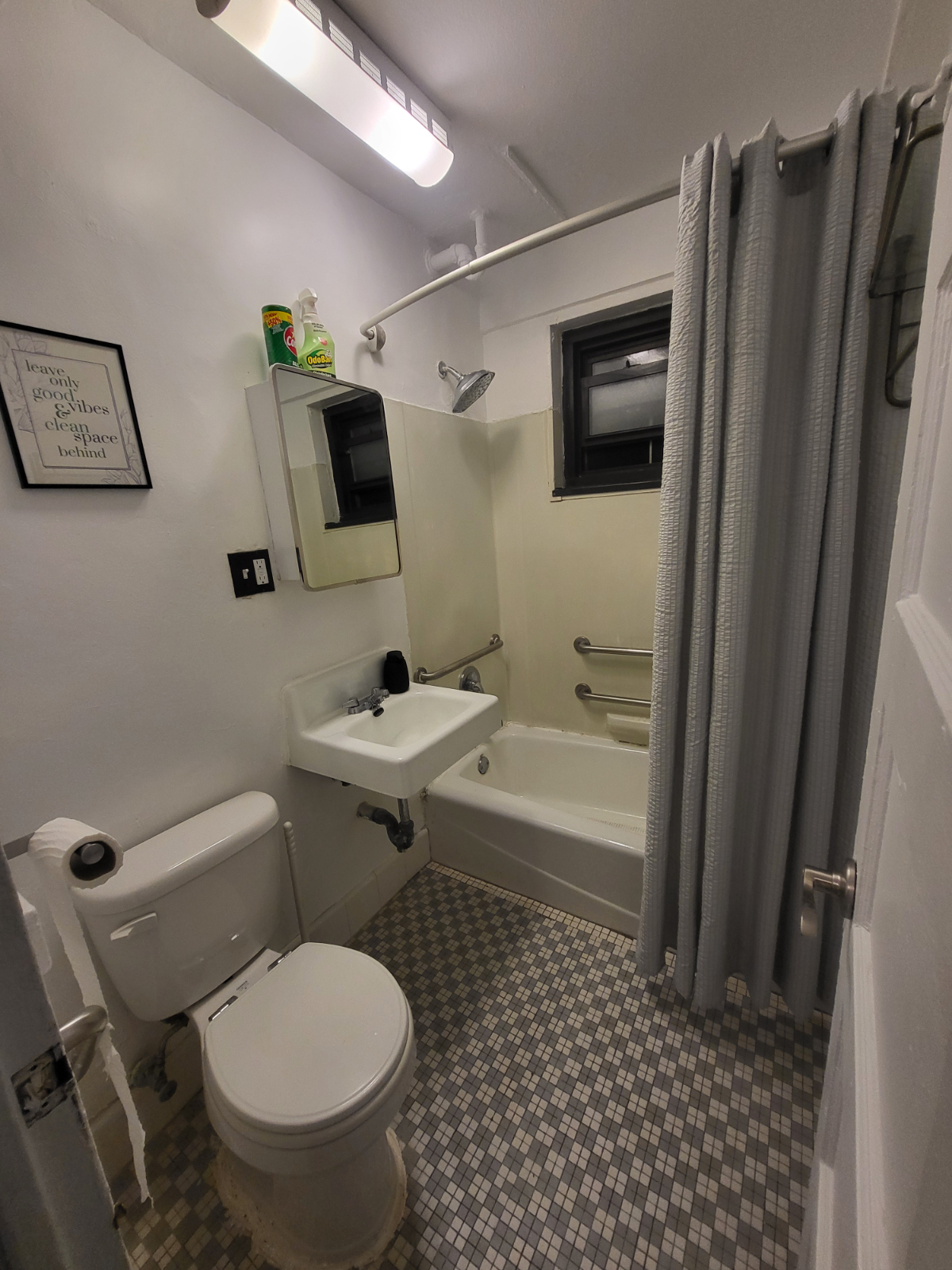 Spacious Rooms Central Harlem Area ROOM 1 - Photo 12