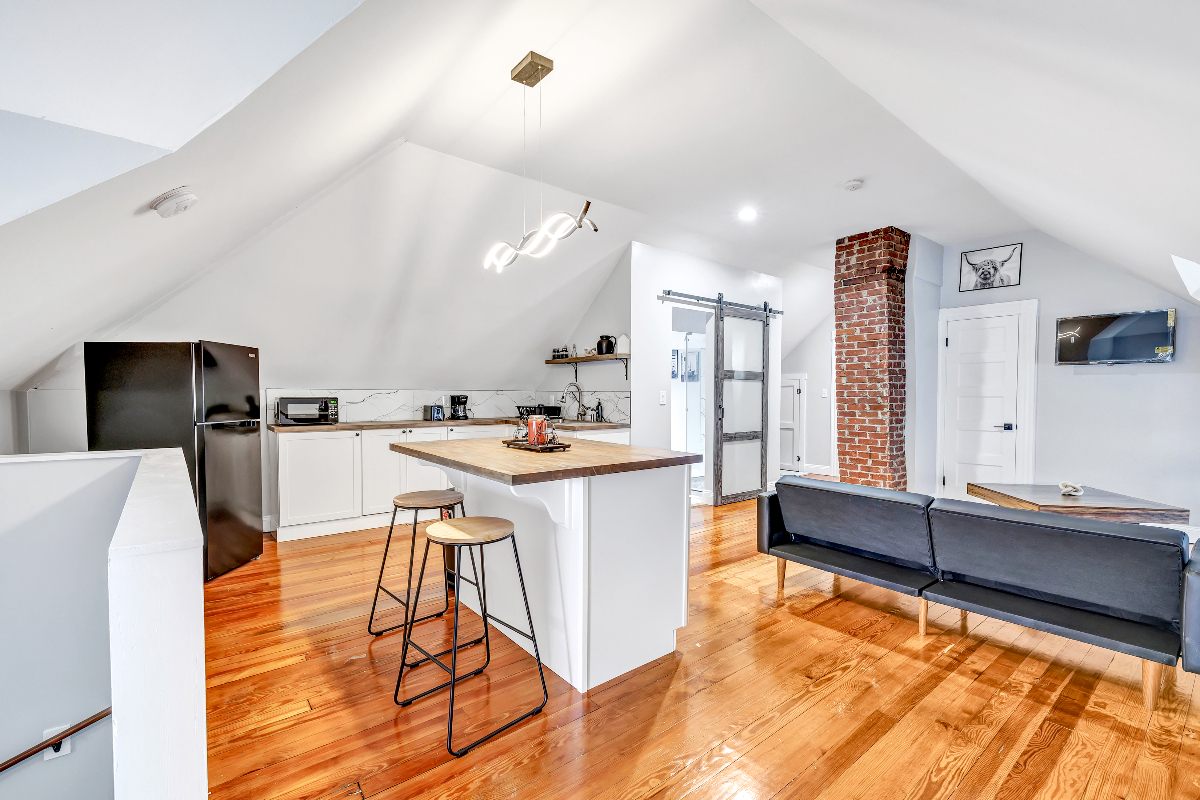 Cozy Loft Style 1 Bedroom apartment..