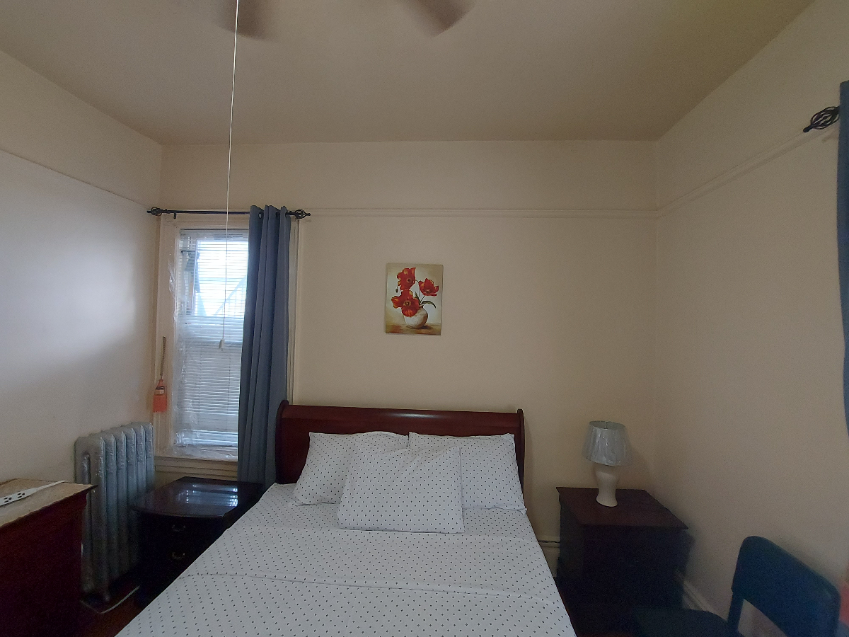 Chrystal Chateau Room Rental - Photo 4
