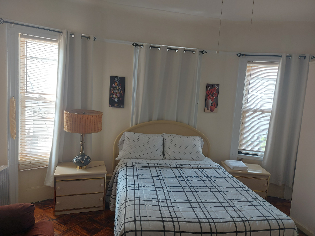 Chrystal Chateau Room Rental - Photo 6