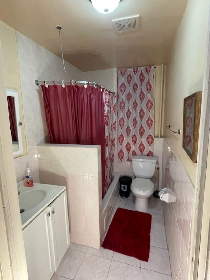 Chrystal Chateau Room Rental - Photo 7
