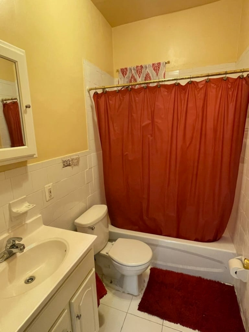 Chrystal Chateau Room Rental - Photo 8