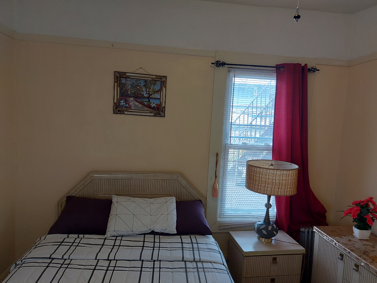 Chrystal Chateau Room Rental - Photo 11