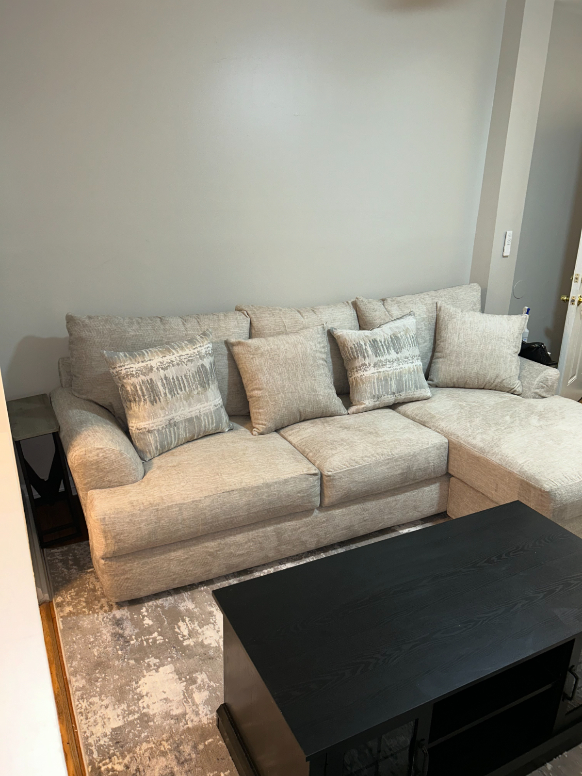 Charming Bedroom For Rent -2A - Photo 7