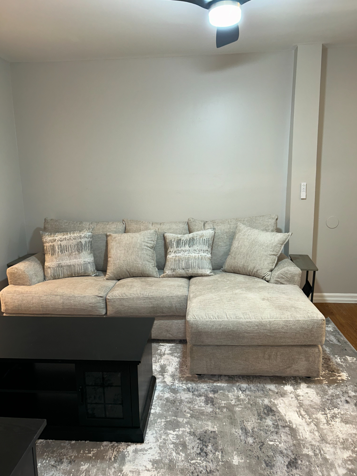Charming Bedroom For Rent -2A - Photo 8