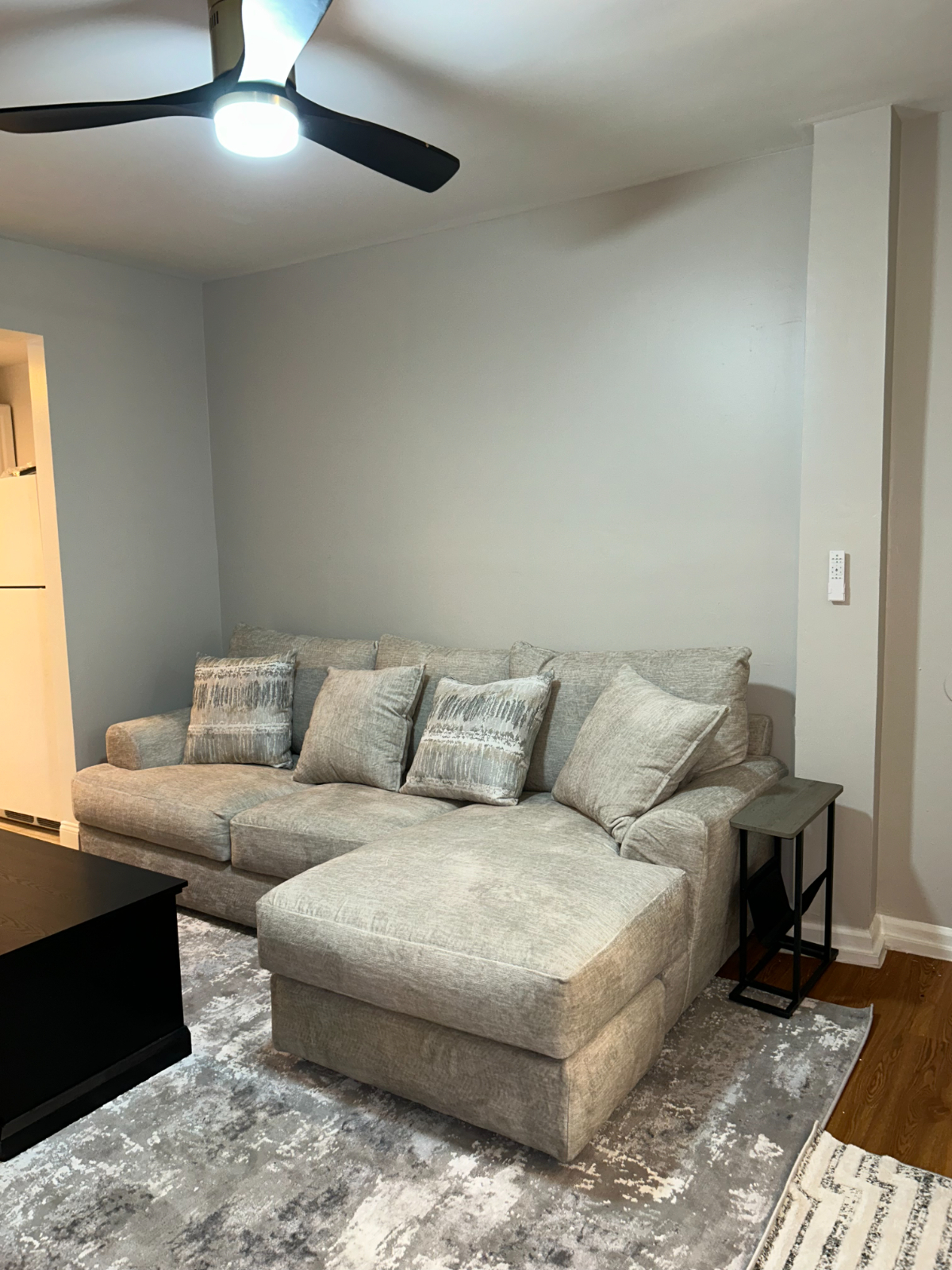 Charming Bedroom For Rent -2A - Photo 6