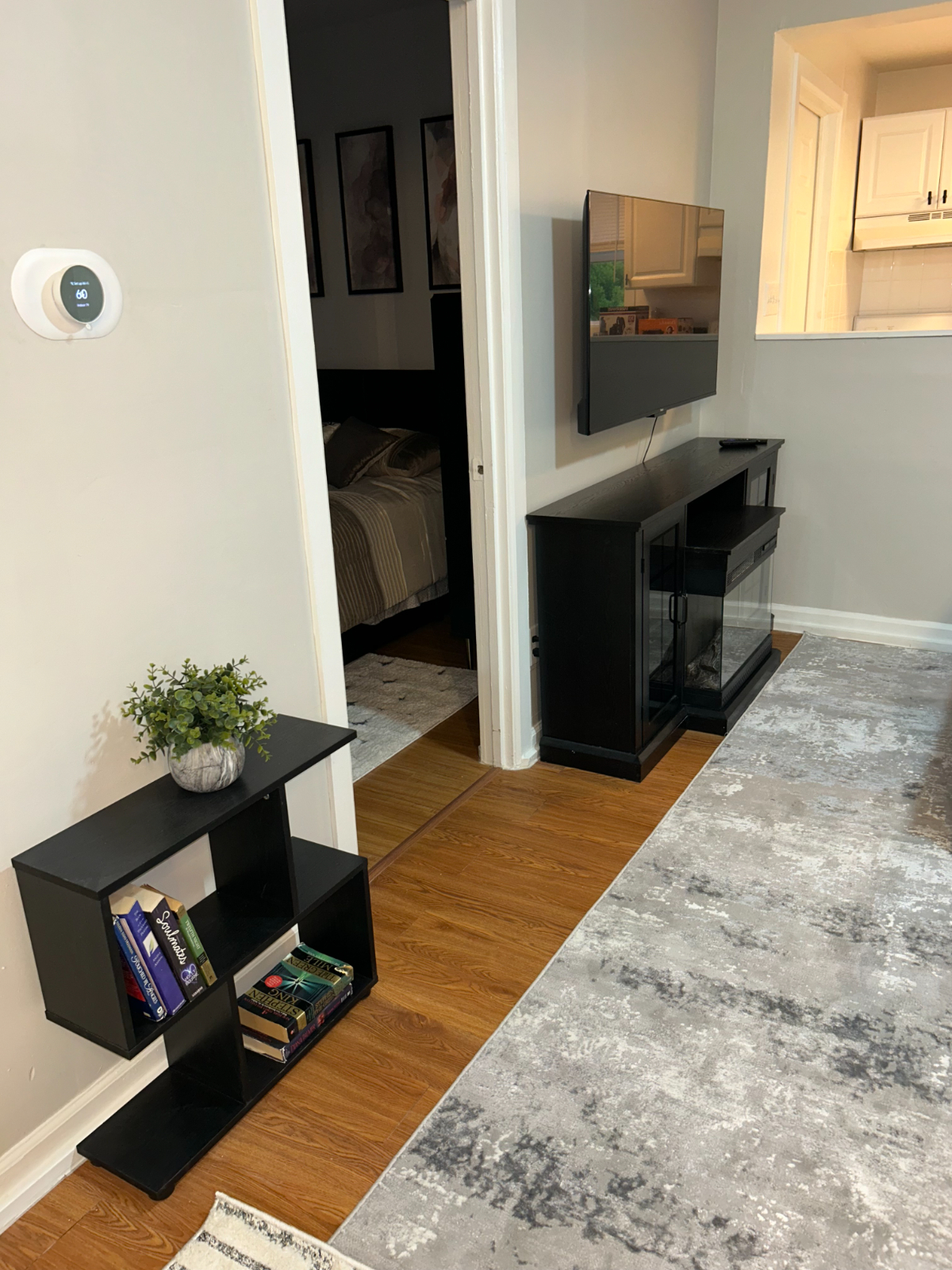 Charming Bedroom For Rent -2A - Photo 5