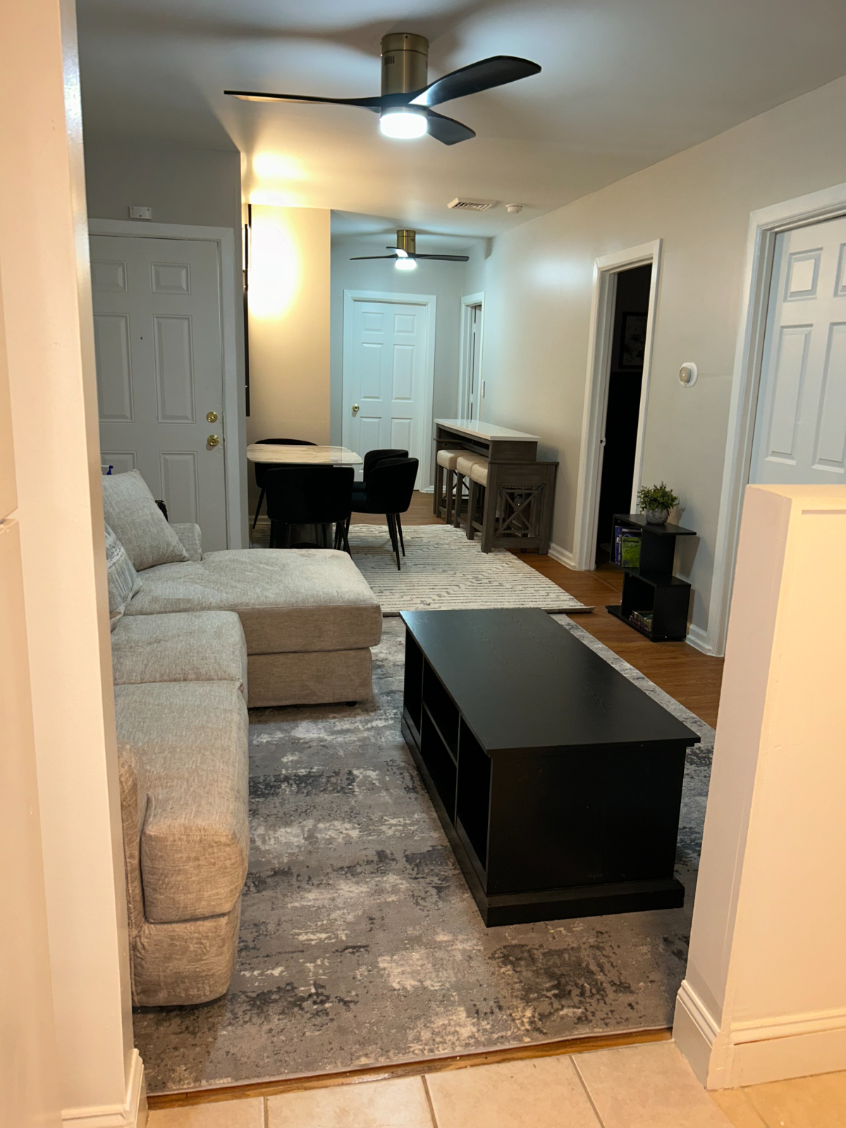 Charming Bedroom For Rent -2A - Photo 4