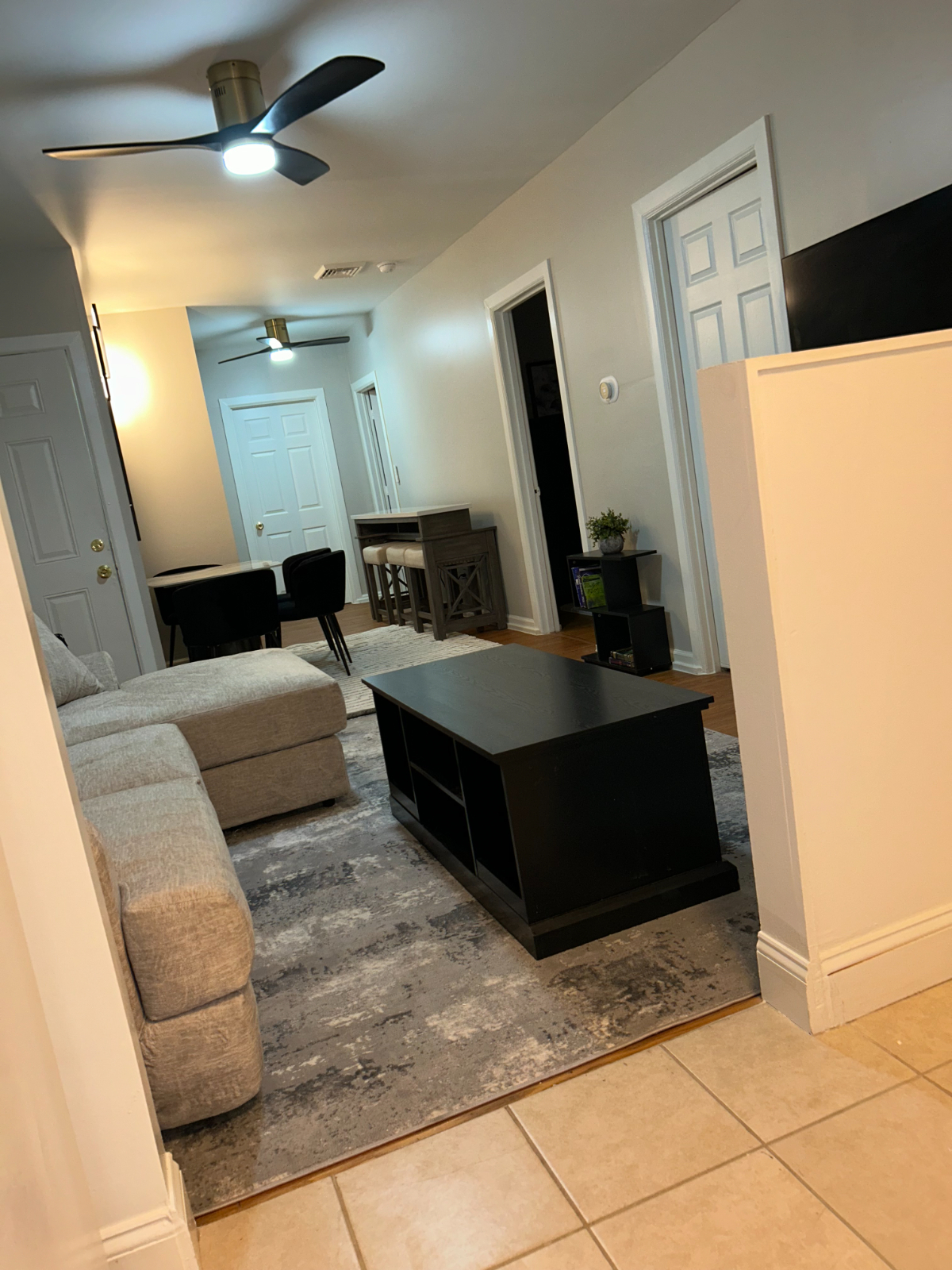 Charming Bedroom For Rent -2A - Photo 8