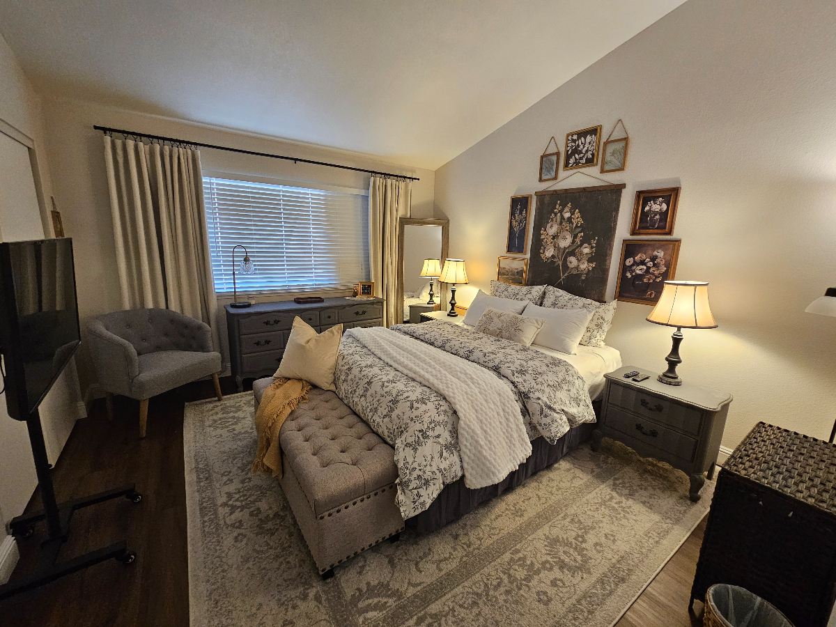 Cozy Northwest Hillside Home - Photo 3