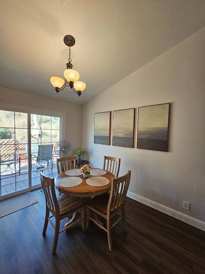 Cozy Northwest Hillside Home - Photo 9