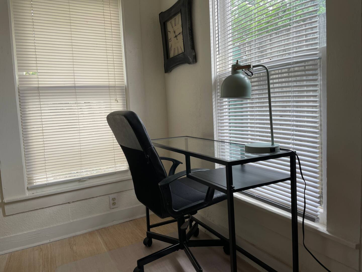 Cozy one bedroom near downtown - Photo 2
