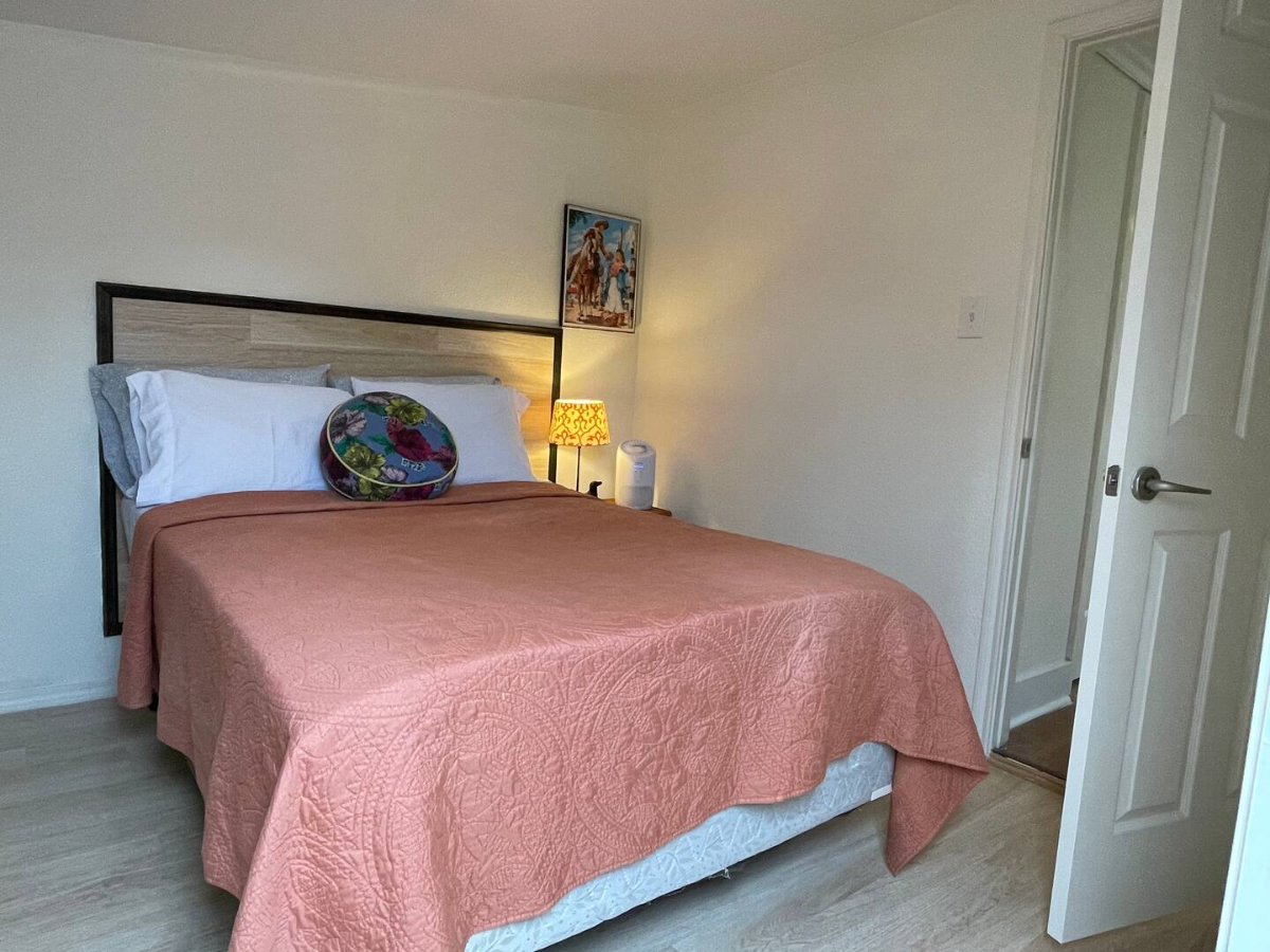 Cozy one bedroom near downtown - Photo 5