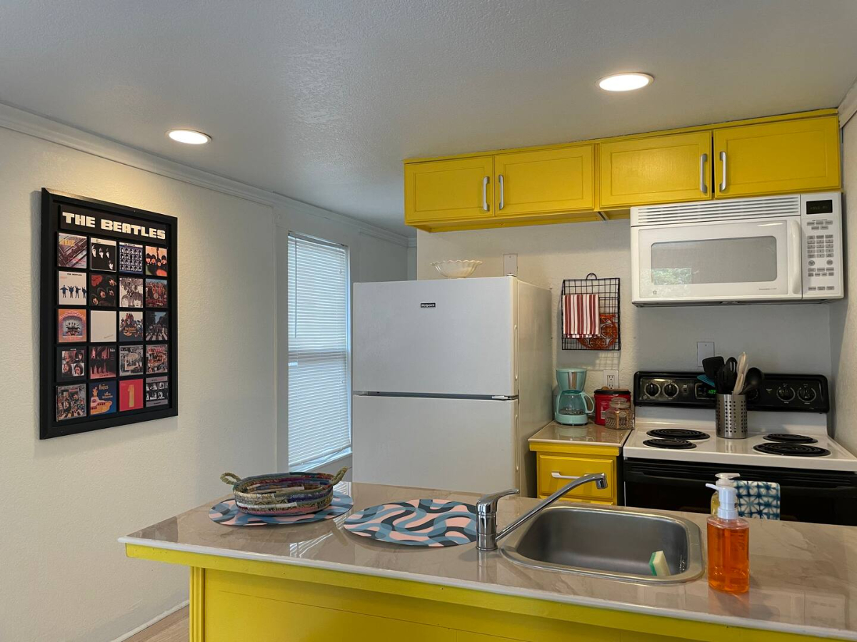 Cozy one bedroom near downtown - Photo 8