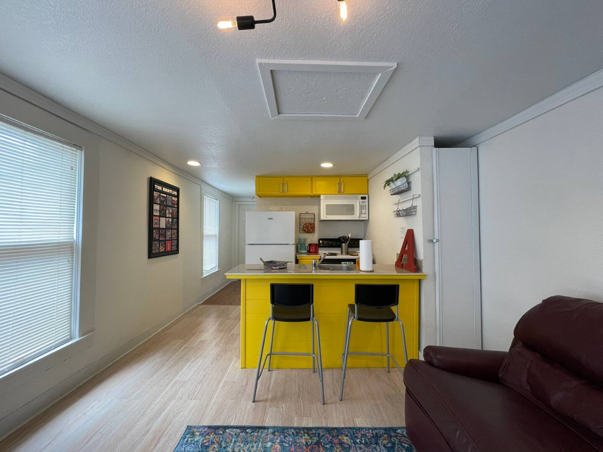 Cozy one bedroom near downtown - Photo 11