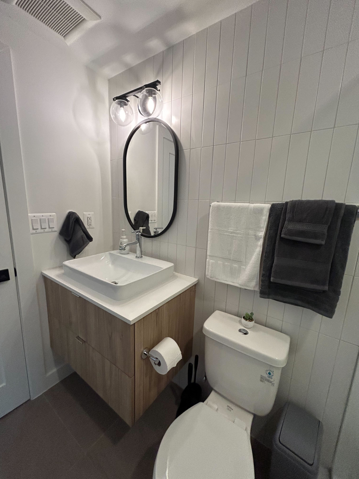 Modern Furnished 1BR in Shaw | In-Unit Laundry | Steps from Howard University - Photo 6