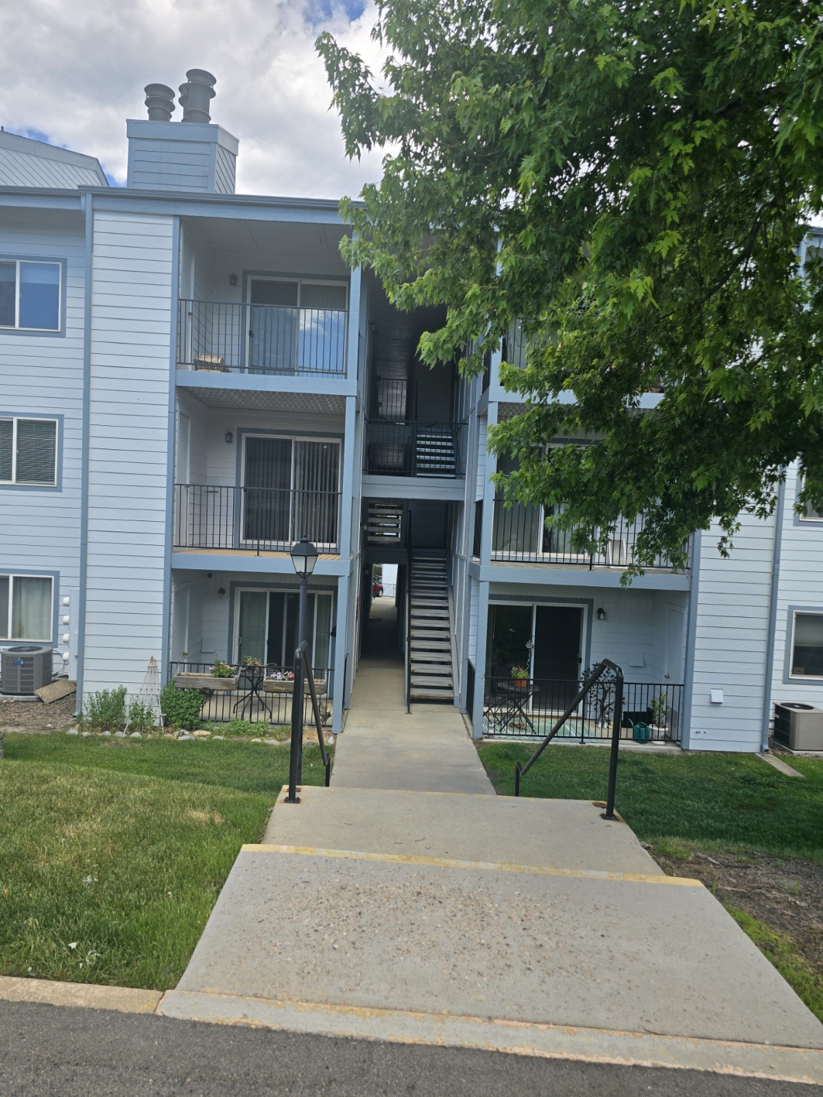 Beautiful Fully-Remodeled Lakewood One-Bedroom Apartment with All Amenities and Ideal Location, Near Hospitals and more