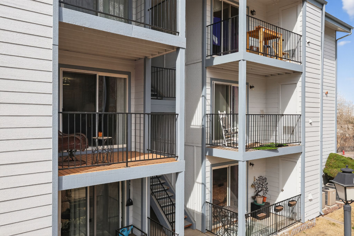 Beautiful Fully-Remodeled Lakewood One-Bedroom Apartment with All Amenities and Ideal Location, Near - Photo 2