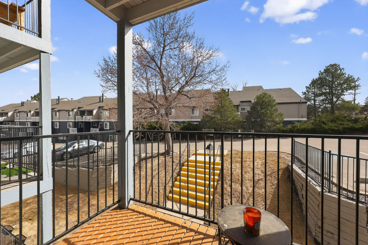 Beautiful Fully-Remodeled Lakewood One-Bedroom Apartment with All Amenities and Ideal Location, Near - Photo 4