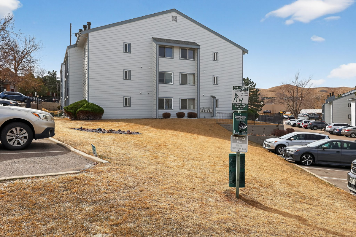 Beautiful Fully-Remodeled Lakewood One-Bedroom Apartment with All Amenities and Ideal Location, Near - Photo 6