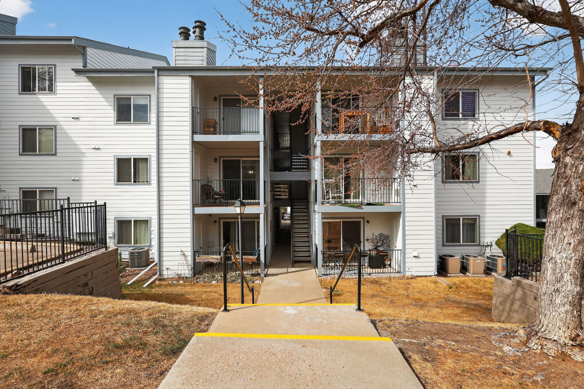 Beautiful Fully-Remodeled Lakewood One-Bedroom Apartment with All Amenities and Ideal Location, Near - Photo 5