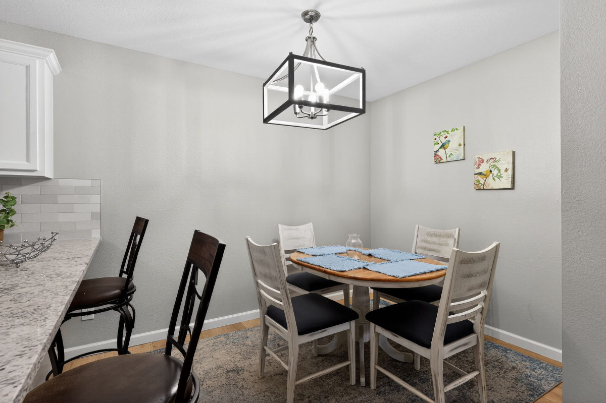 Beautiful Fully-Remodeled Lakewood One-Bedroom Apartment with All Amenities and Ideal Location, Near - Photo 11