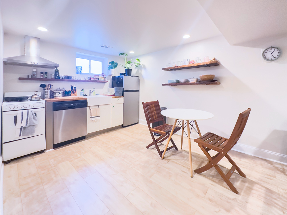 APARTMENT WITH HUGE GARDEN - Photo 5