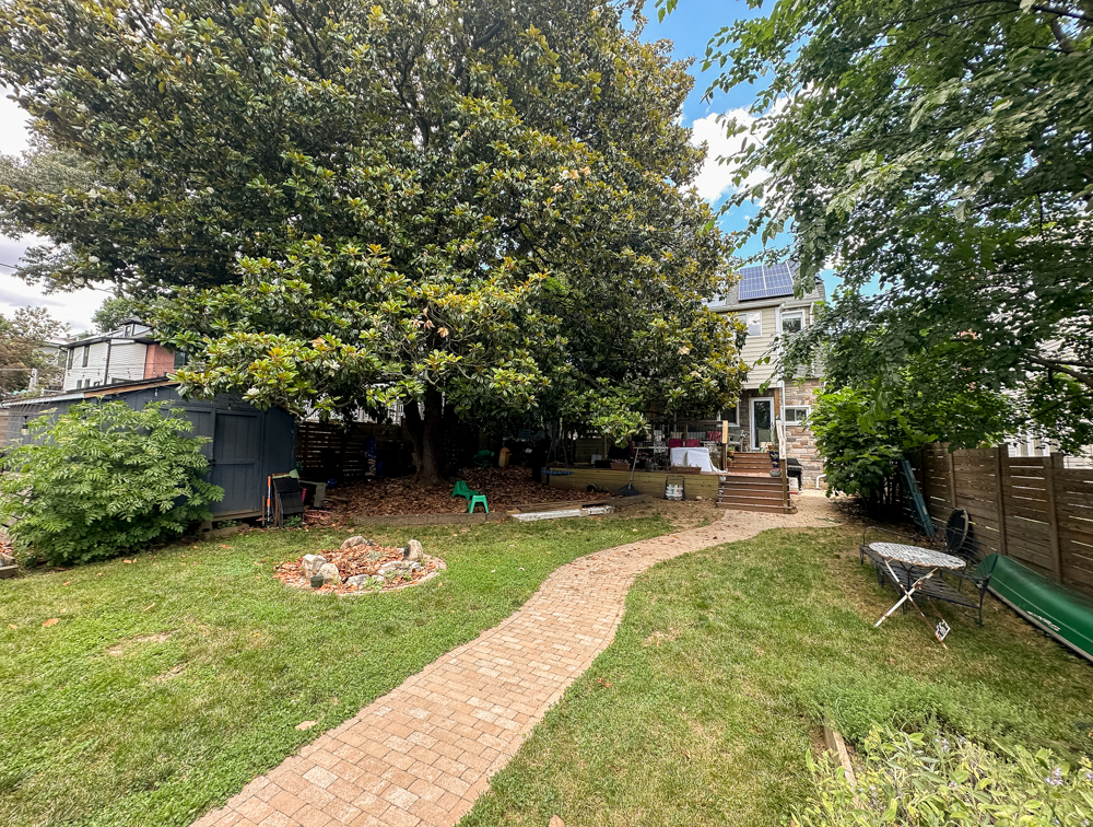 APARTMENT WITH HUGE GARDEN - Photo 10
