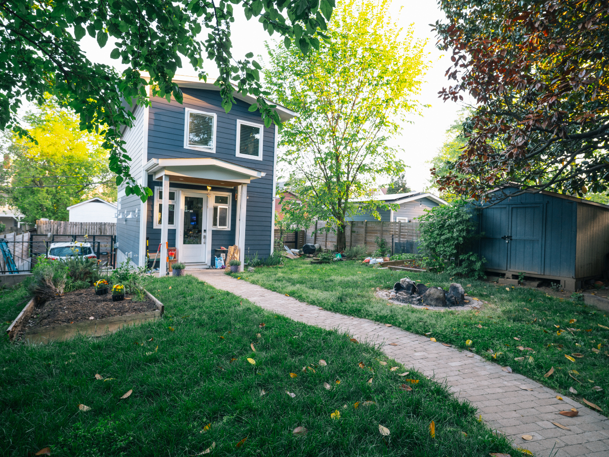 APARTMENT WITH HUGE GARDEN - Photo 9