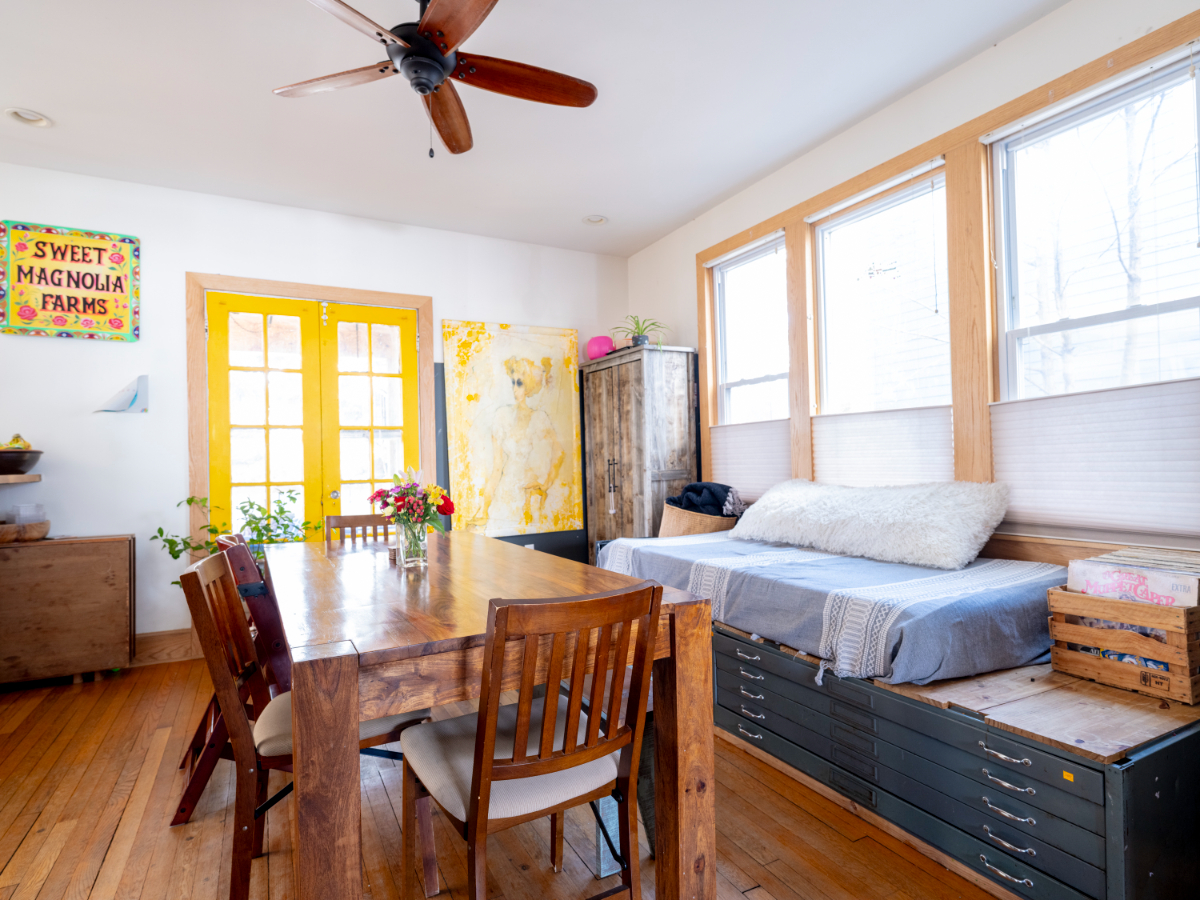 APARTMENT WITH HUGE GARDEN - Photo 4