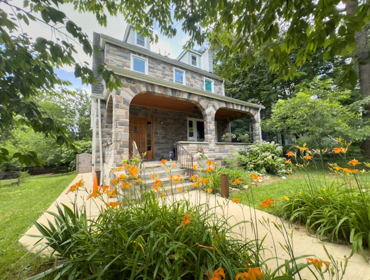 APARTMENT WITH HUGE GARDEN - Photo 8