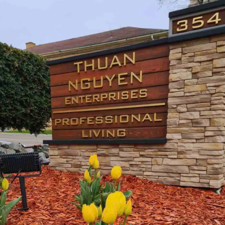 Profession Living Near 3 Hospitals Across from Walmart Next to Highway Near Churches, Safe Neighborh - Photo 1