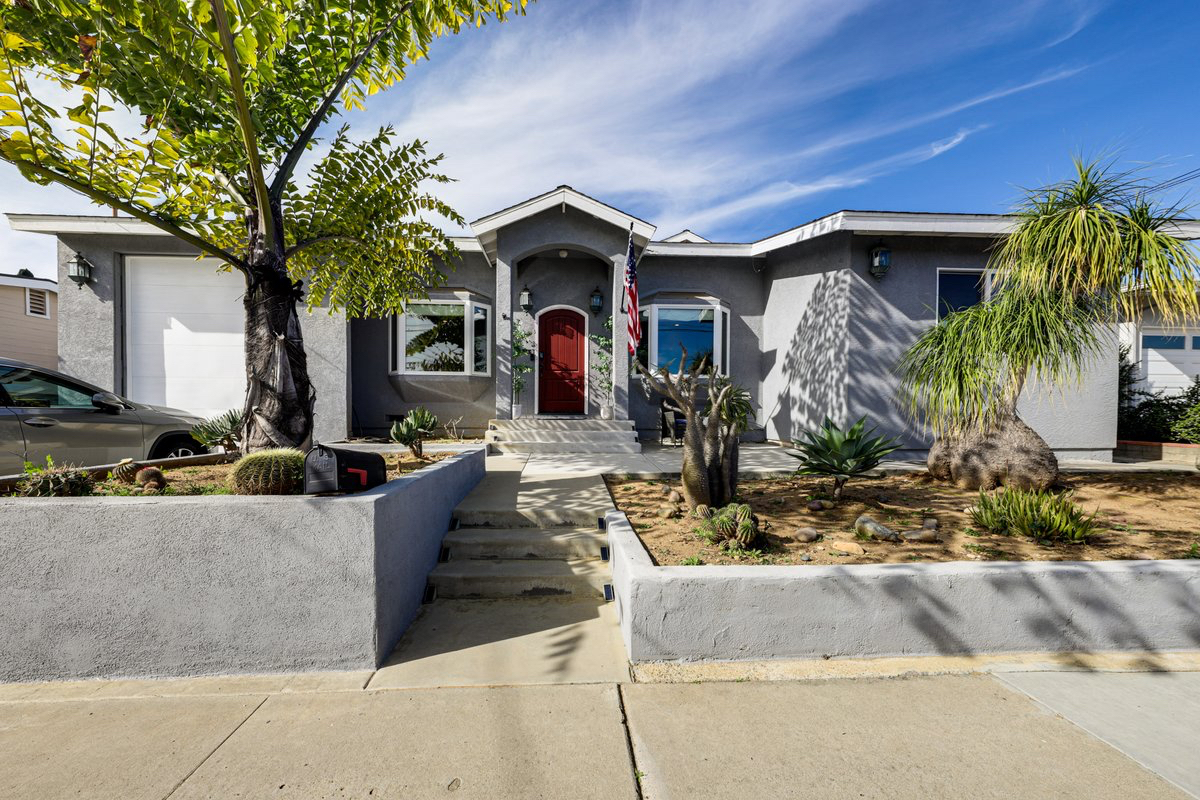 Centrally Located 1 Bed 1 Bath Apartment - Photo 2