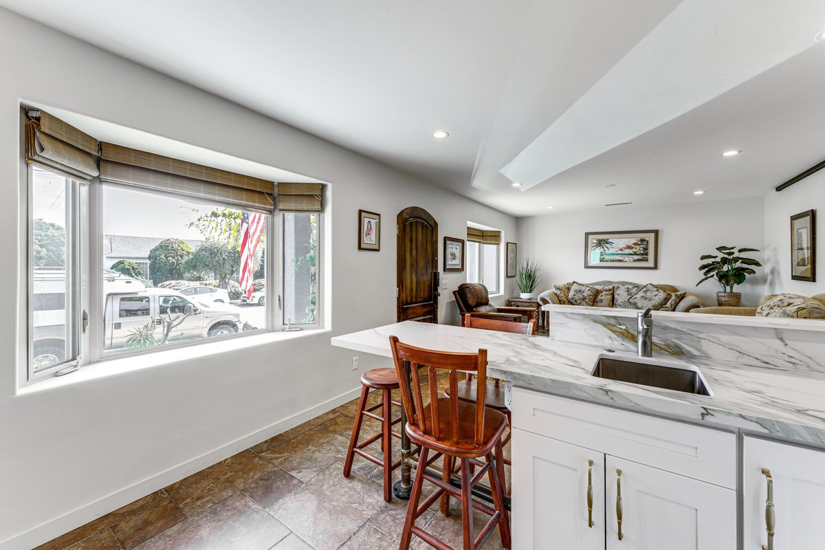 Centrally Located 1 Bed 1 Bath Apartment - Photo 4