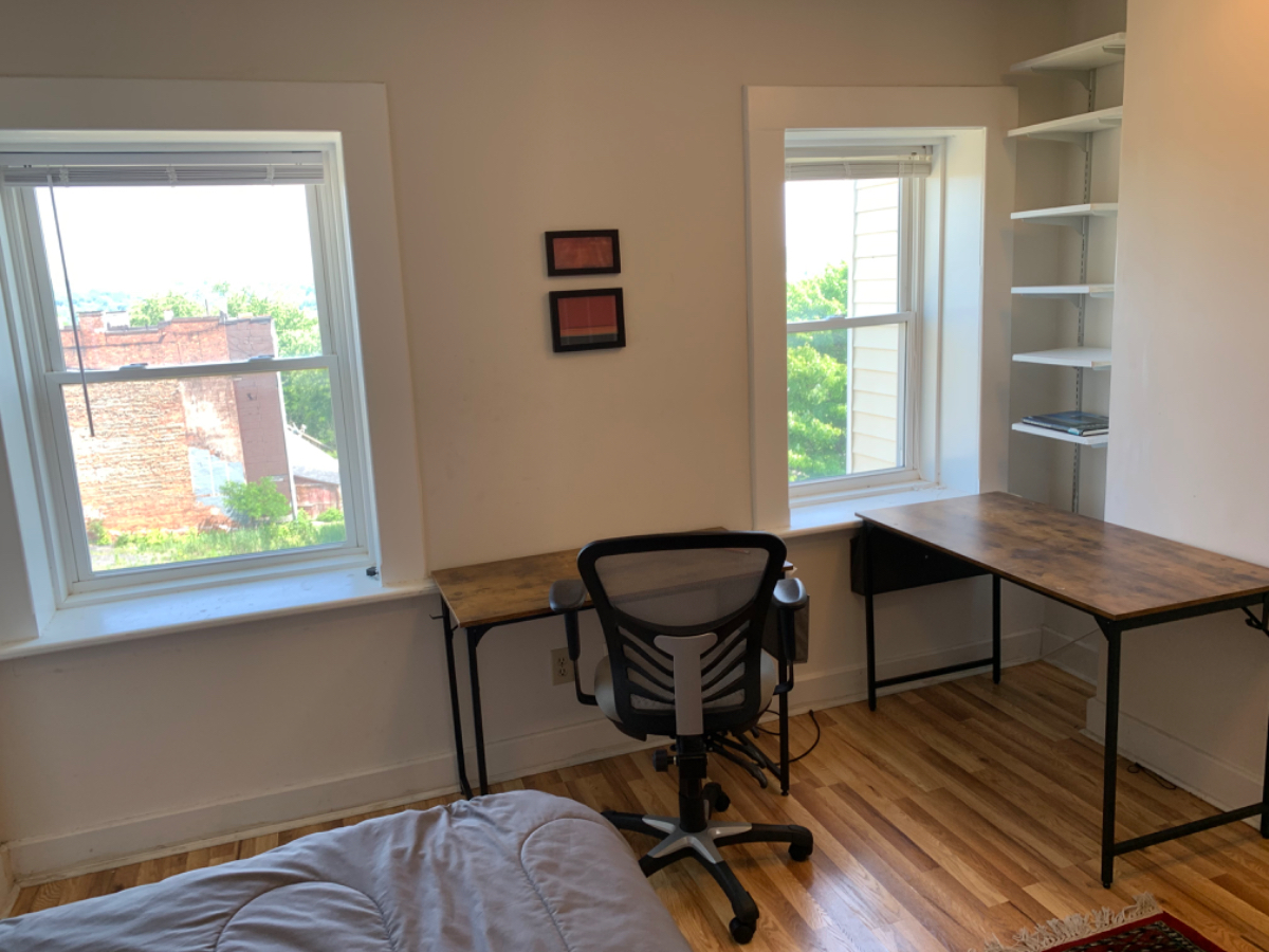 Stylish 2BD Duplex with yard and parking - Photo 7