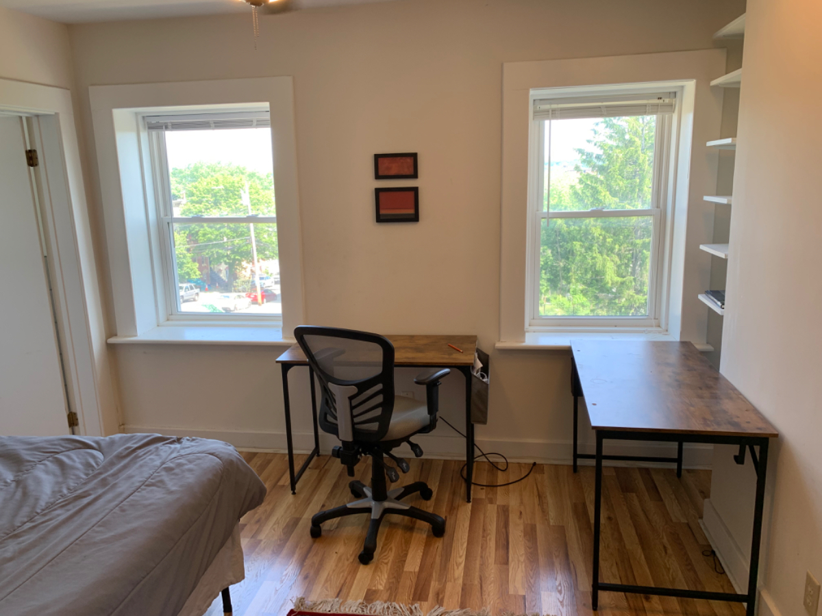 Stylish 2BD Duplex with yard and parking - Photo 9