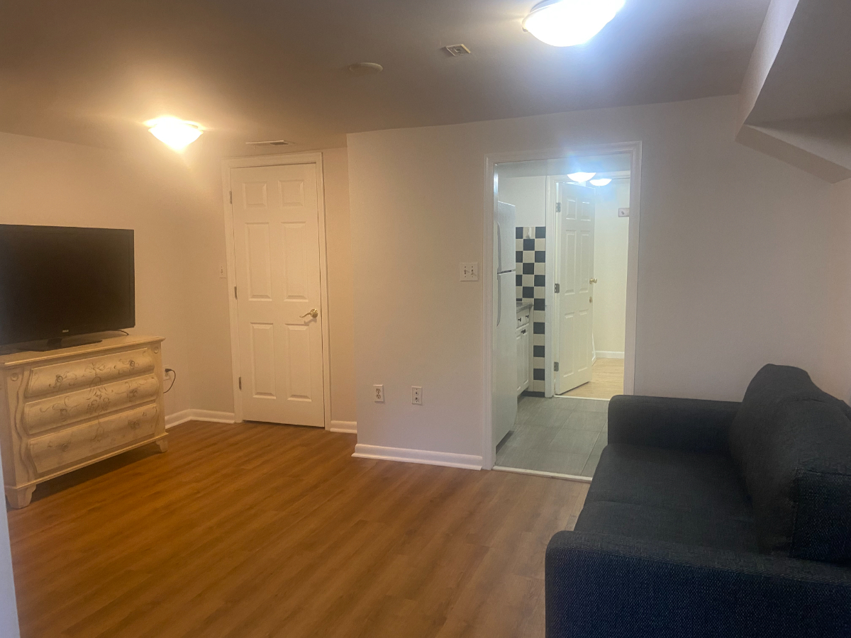 Shepherd Park English Basement Apartment - Photo 6
