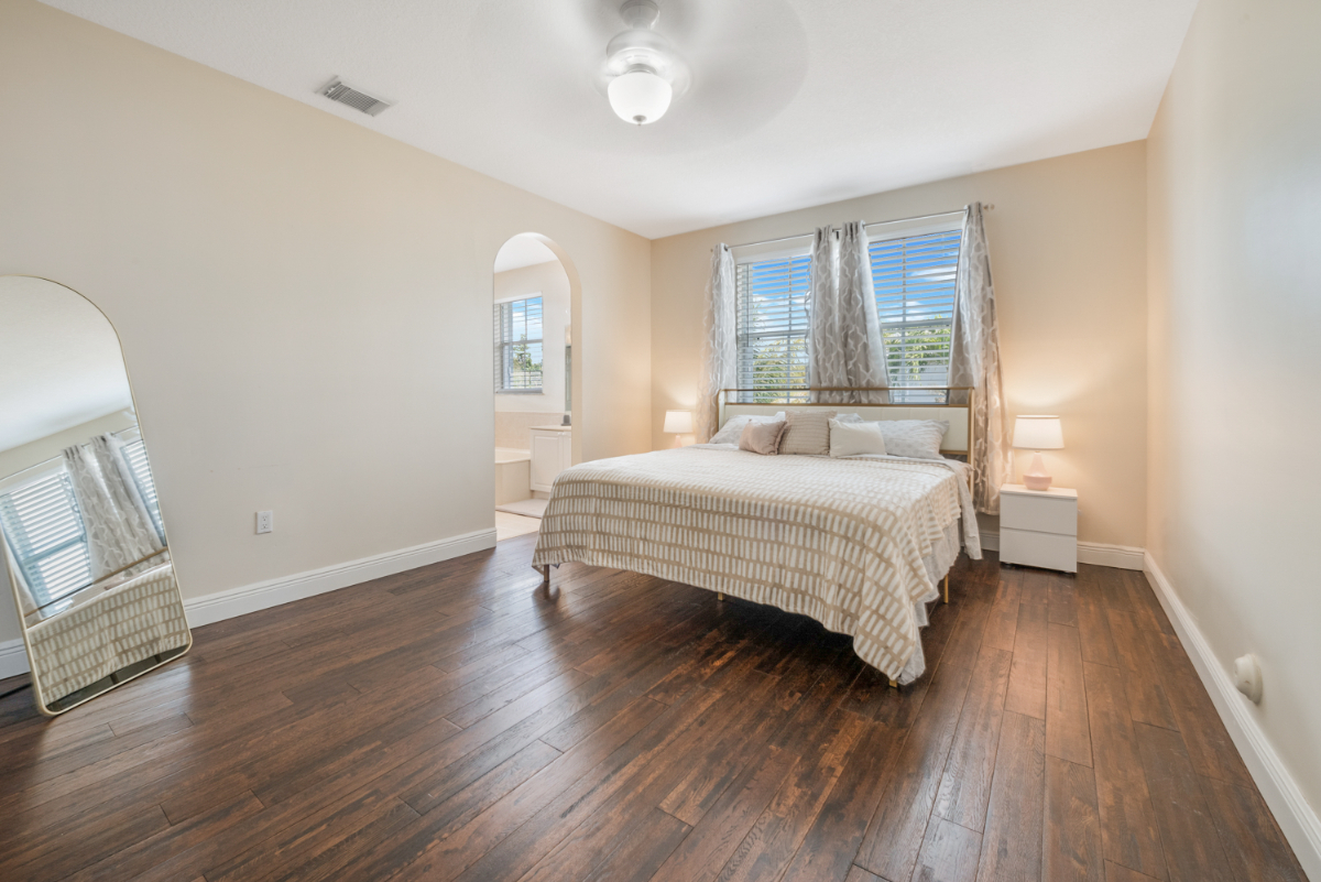 Upstairs King Size Master Suite
